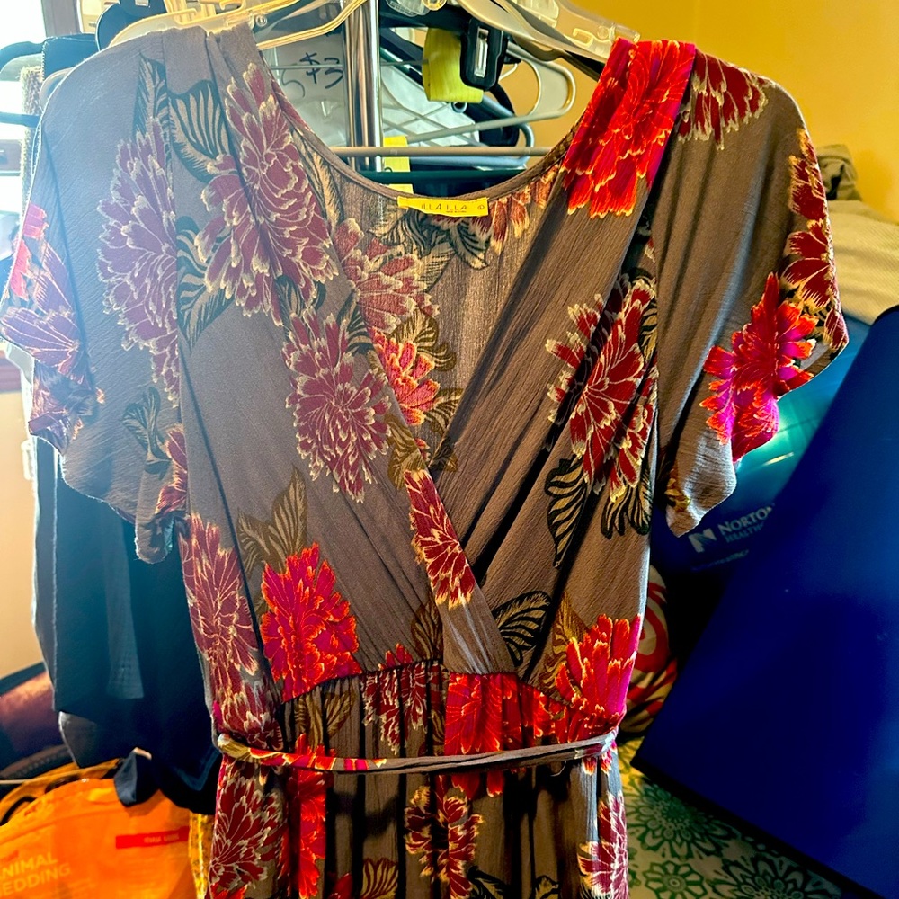 Women’s boutique brand maxi dress I’m grey and fuscia